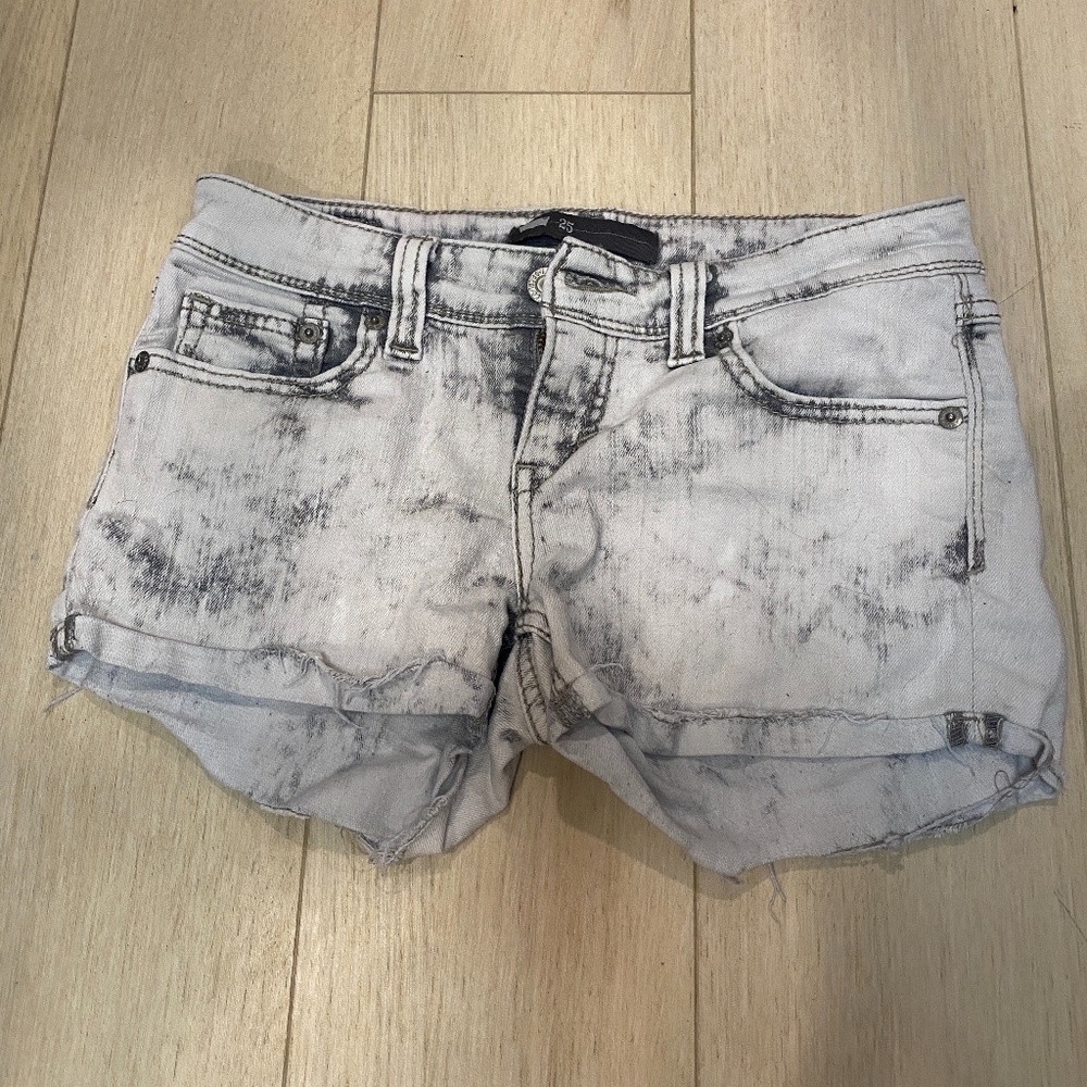 Levi Acid Wash shorts